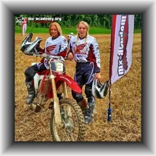 Frauen Motorrad Schweiz CRF250